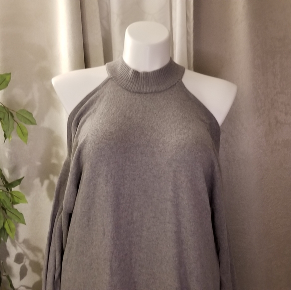 Torrid KNIT HIGH NECK COLD SHOULDER SWEATER - Picture 2 of 5